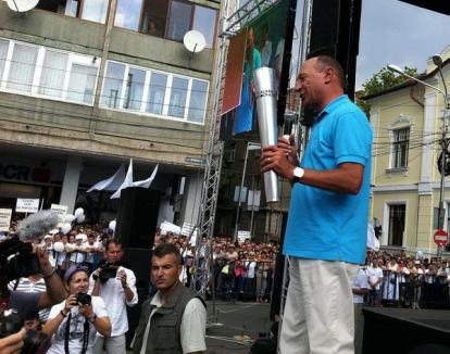 Băsescu a aprins "o flacără a democraţiei" care va purtată prin ţară